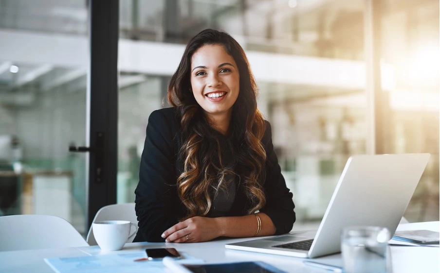 formatrice en formation professionnelle périnatalité et parentalité travaillant sur l’analyse des pratiques