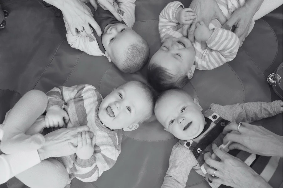 Ateliers parentaux et rencontres parentales autour du lien parent-bébé