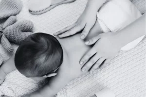 Massage bébé guidé dans un cadre sécurisant et respectueux du rythme du bébé