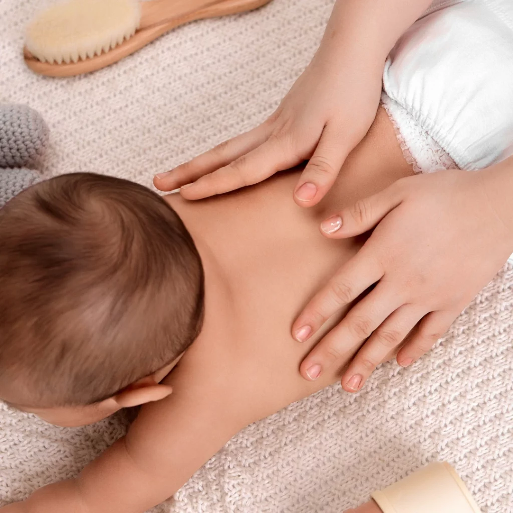 Accompagnement du lien parent-bébé par le massage